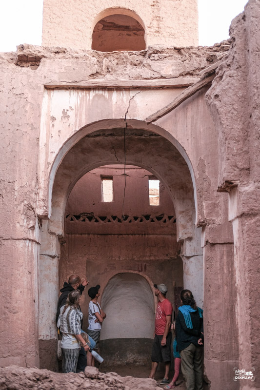 Visite d'une ancienne mosquée à Mhamid au Maroc